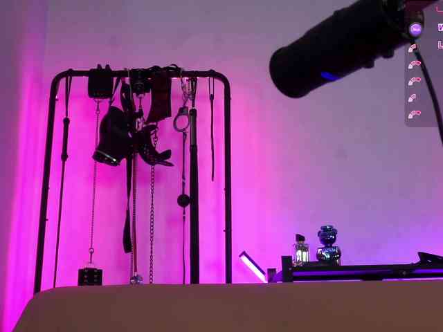 Изображение секс-шоу модели CyberGoddess