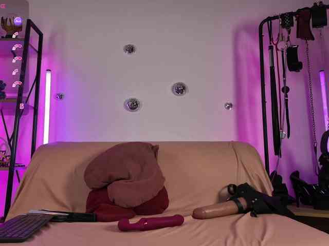 CyberGoddess's sex show image