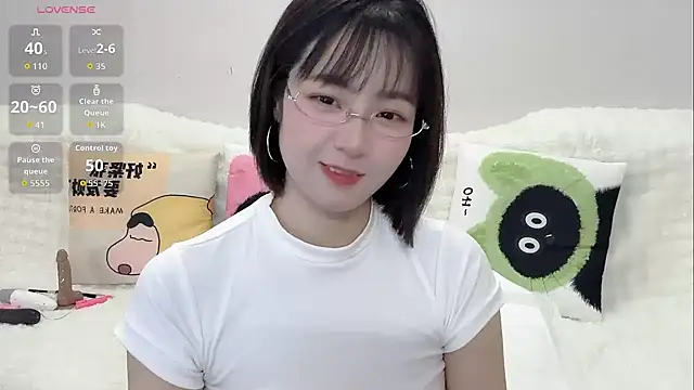 Lucy-8's sex show image