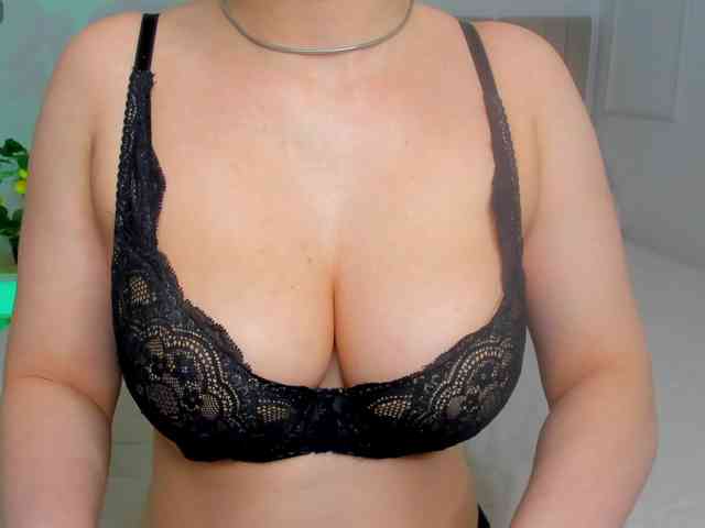 Erika-bestboobs's sex show image