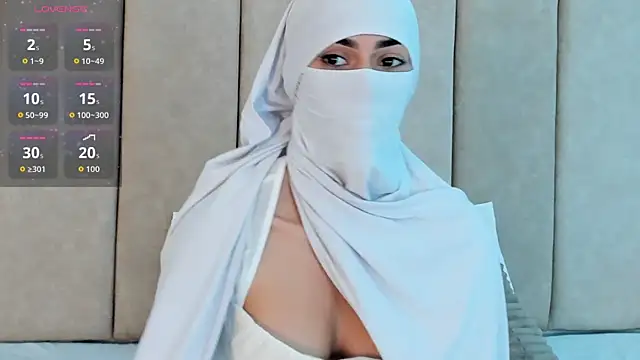 Изображение секс-шоу модели _Zahiira_ Изображение секс-шоу модели _Zahiira_