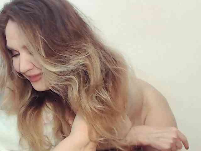 Drakulaura1's sex show image