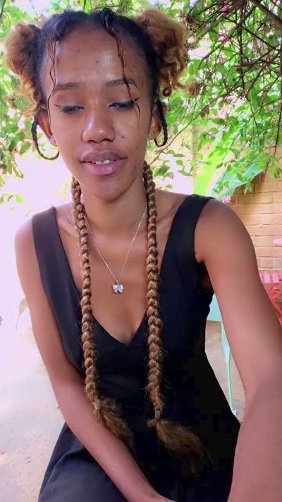 Sexshow-Bild von MoanaFrenchy Sexshow-Bild von MoanaFrenchy