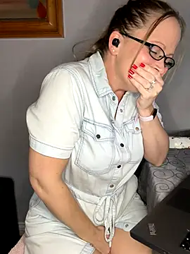 HoneyBluex's sex show image