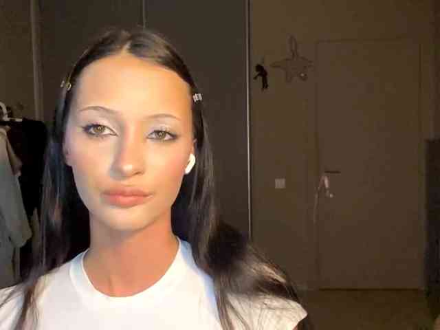 ZoeLecain's sex show image