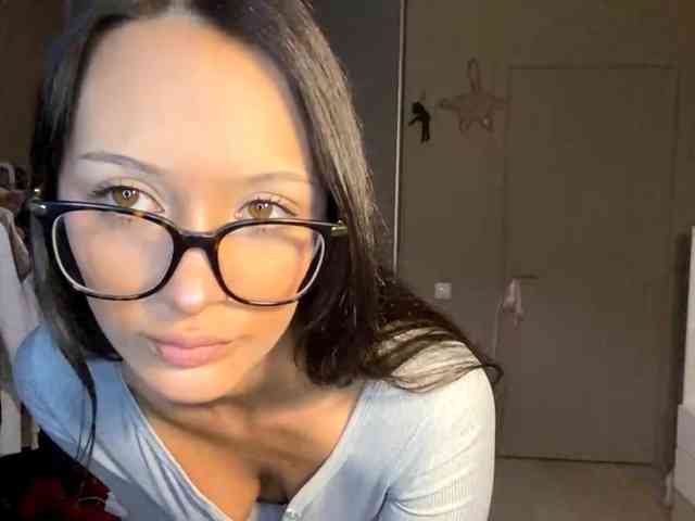 ZoeLecain's sex show image