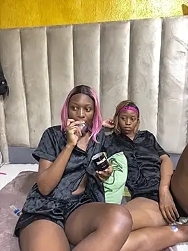 LonelyQueenxx25's sex show image