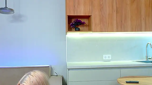 MidnightLily_'s sex show image