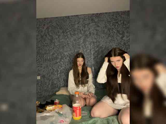 TwinXXL's sex show image