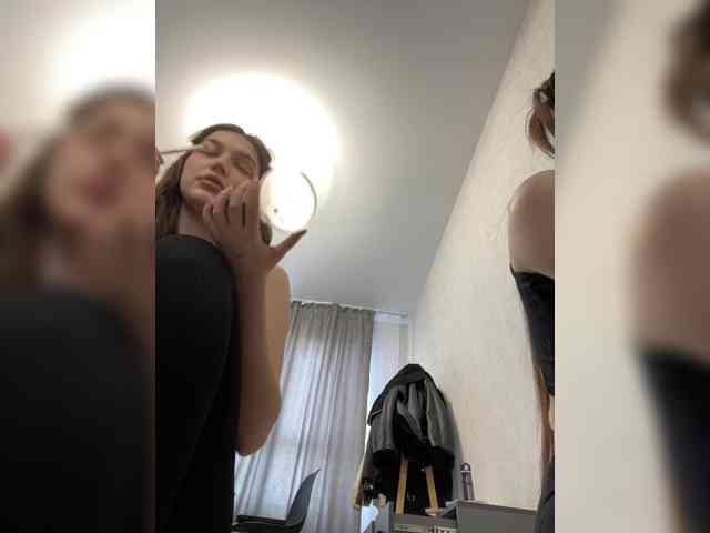 TwinXXL's sex show image