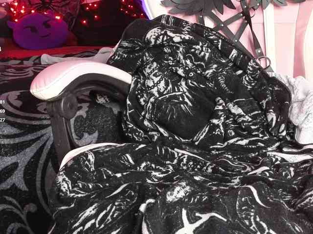 Devilsbride's sex show image