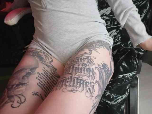 Devilsbride's sex show image