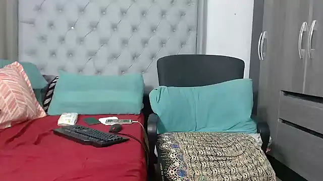 Bustyredx's sex show image Bustyredx's sex show image