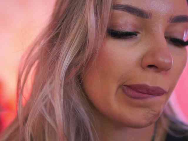 ArtTeasee's sex show image