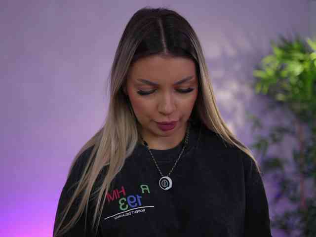 ArtTeasee's sex show image