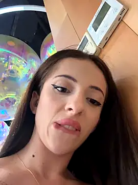 Yesmoree's sex show image