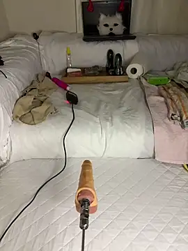 Ozge-SluttyScream69's sex show image