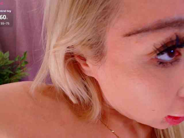 Juliannae's sex show image