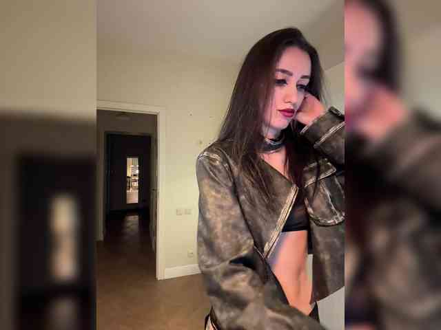 Изображение секс-шоу модели --SATIVA-- Изображение секс-шоу модели --SATIVA--