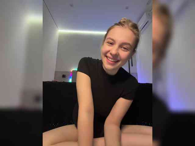 jucieLussie's sex show image
