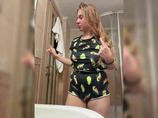 jucieLussie's sex show image