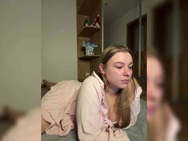 jucieLussie's sex show image