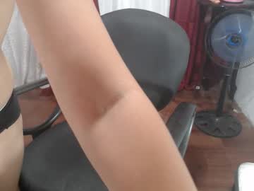 Sexshow-Bild von asian_badz Sexshow-Bild von asian_badz