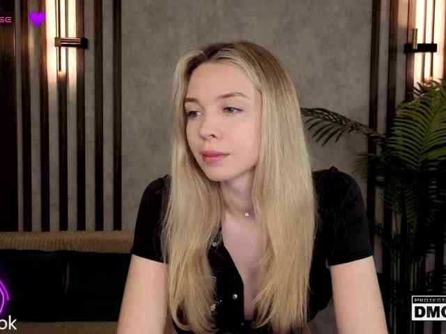 Hollywww's sex show image