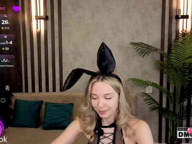 Hollywww's sex show image