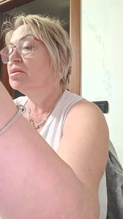 LindaL69's sex show image