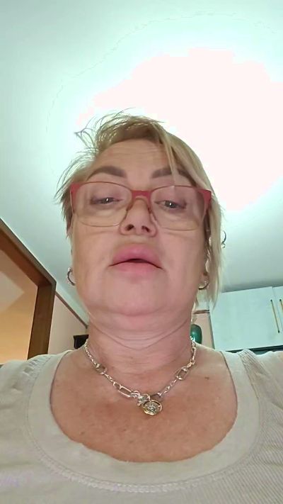 LindaL69's sex show image