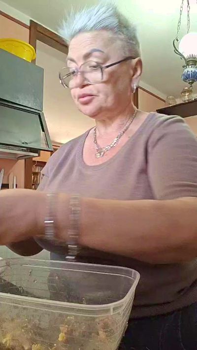 LindaL69's sex show image LindaL69's sex show image