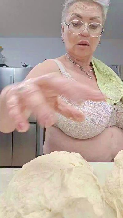 LindaL69's sex show image LindaL69's sex show image