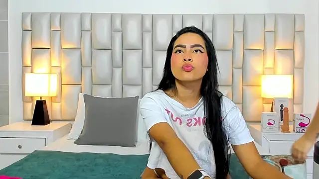 paola_katy_dicks's sex show image