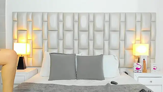 paola_katy_dicks's sex show image