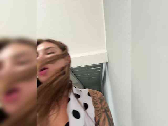 -EmilyBaby-'s sex show image
