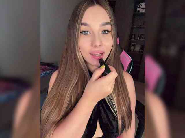 Изображение секс-шоу модели BloomJuliette