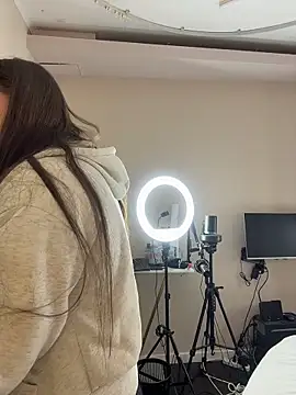 Изображение секс-шоу модели KiraBarlows