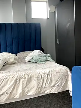 Sexshow-Bild von Curveysinaa