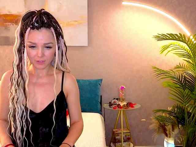MiamiMur's sex show image