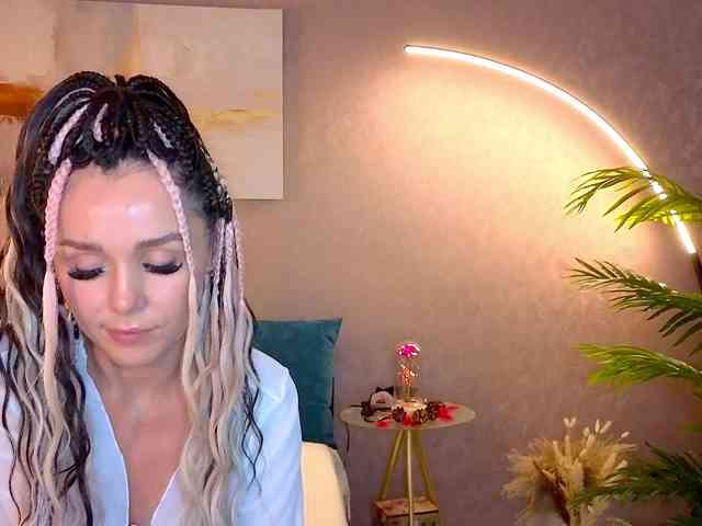 MiamiMur's sex show image