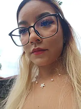 Pretty_roxxyy's sex show image