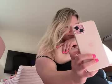 piggyrose's sex show image