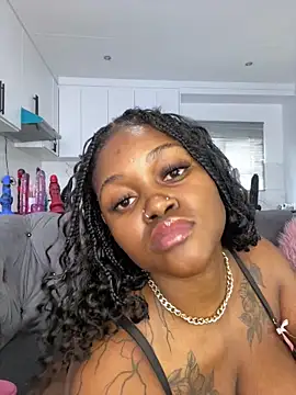 Yung-Missy's sex show image