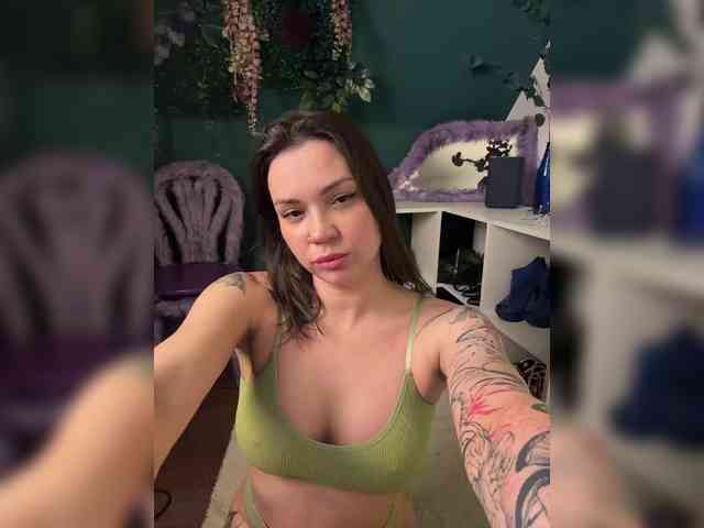 Изображение секс-шоу модели LissaTatt Изображение секс-шоу модели LissaTatt