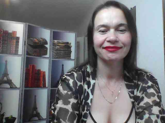 Изображение секс-шоу модели HelenMoo