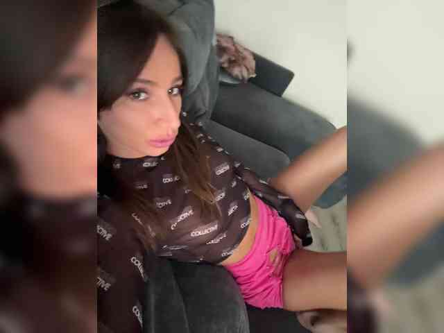 Изображение секс-шоу модели ParisSaintGermain Изображение секс-шоу модели ParisSaintGermain