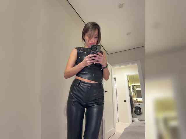 Изображение секс-шоу модели ParisSaintGermain Изображение секс-шоу модели ParisSaintGermain