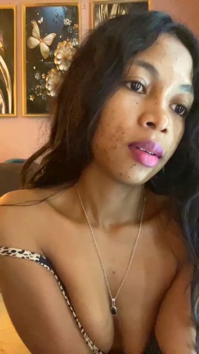 Изображение секс-шоу модели MissEllede19