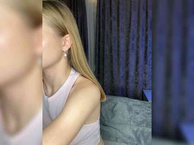 Pussyya's sex show image